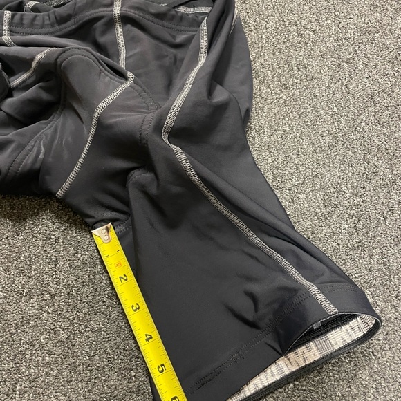 Pearl Izumi Black Athletic 🚴🚴 Cycling Shorts, size Medium, Unisex - Picture 10 of 13